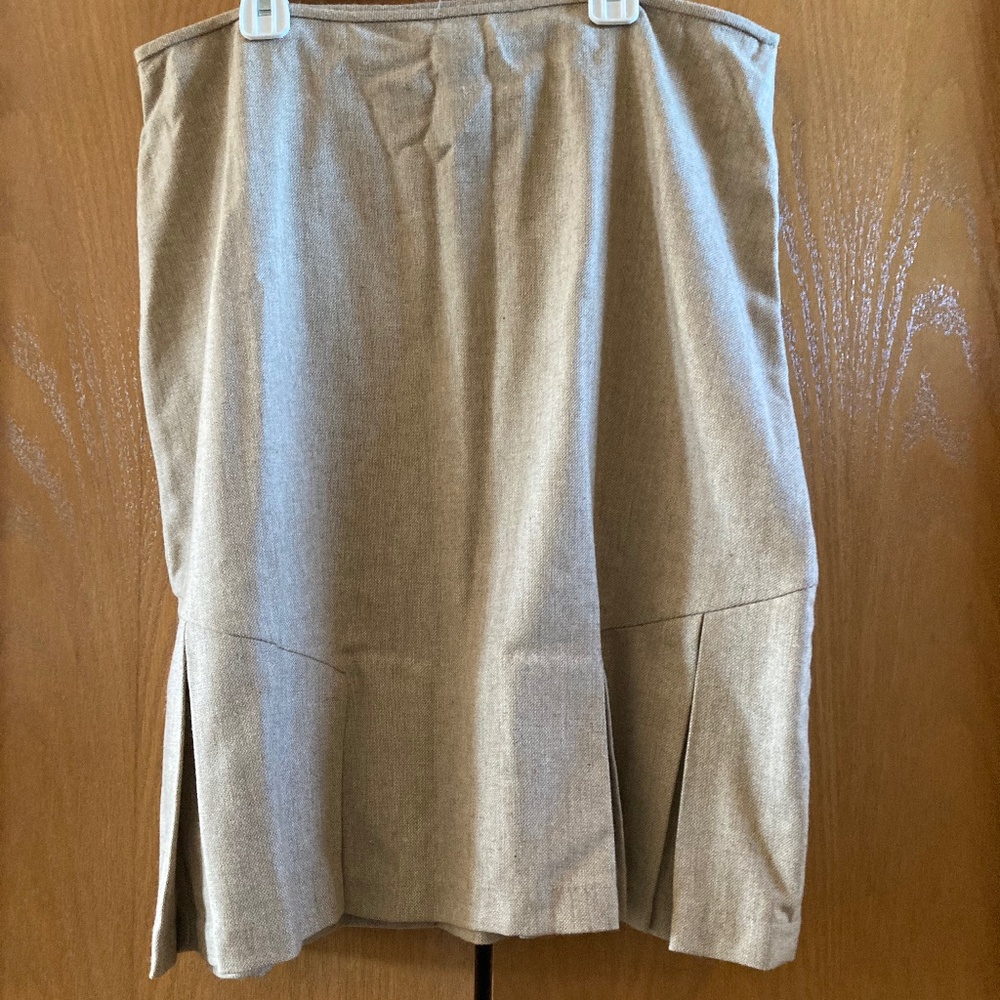 Tweed pleated hem skirt